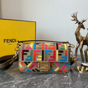 Fendi Baguette Classic Medium Handbag - Heart Shopping 48927 | Sandra Bags