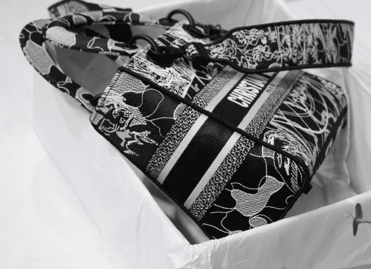 Dior Lady D-Lite Bag - White/Black 43950 | Sandra Bags - Image 4