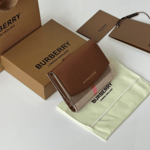 Burberry House Check Pattern Short Wallet - Brown 48629 | Sandra Bags