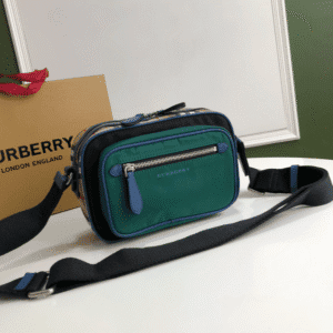 Burberry Vintage Retro Check Pattern Camera Bag 90076 | Sandra Bags