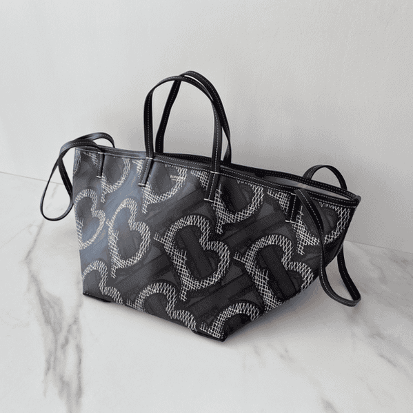 Burberry Beach Tote Bag - Black 33746 | Sandra Bags