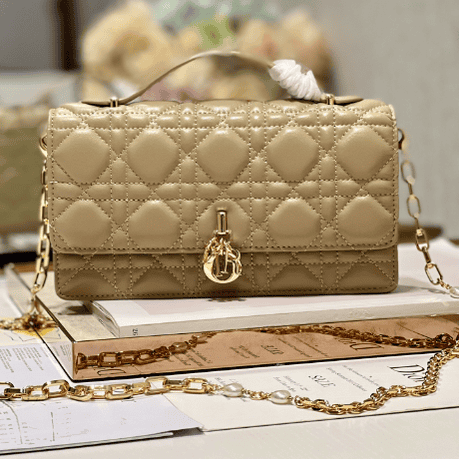 Dior Pearl Clutch - Patent Leather Apricot 58162 | Sandra Bags