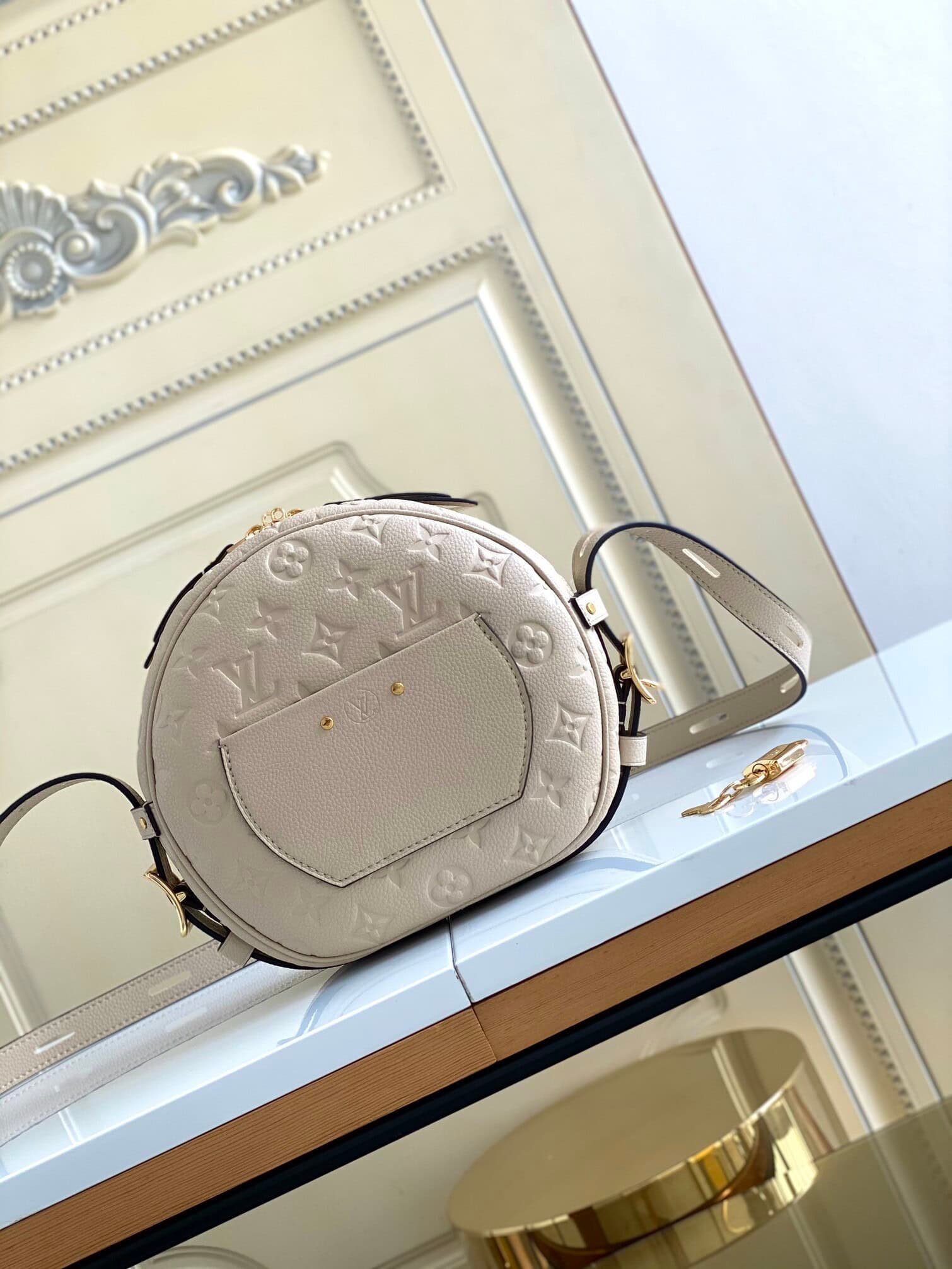 Louis Vuitton Boîte Chapeau Souple Handbag - White 57403 | Sandra Bags - Image 4