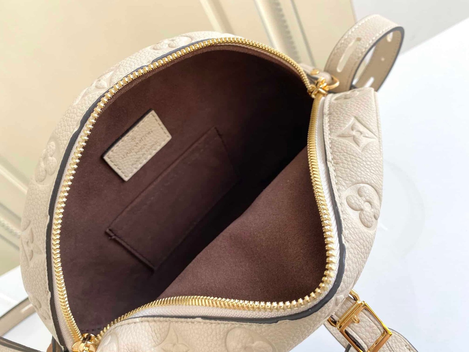 Louis Vuitton Boîte Chapeau Souple Handbag - White 57403 | Sandra Bags - Image 2