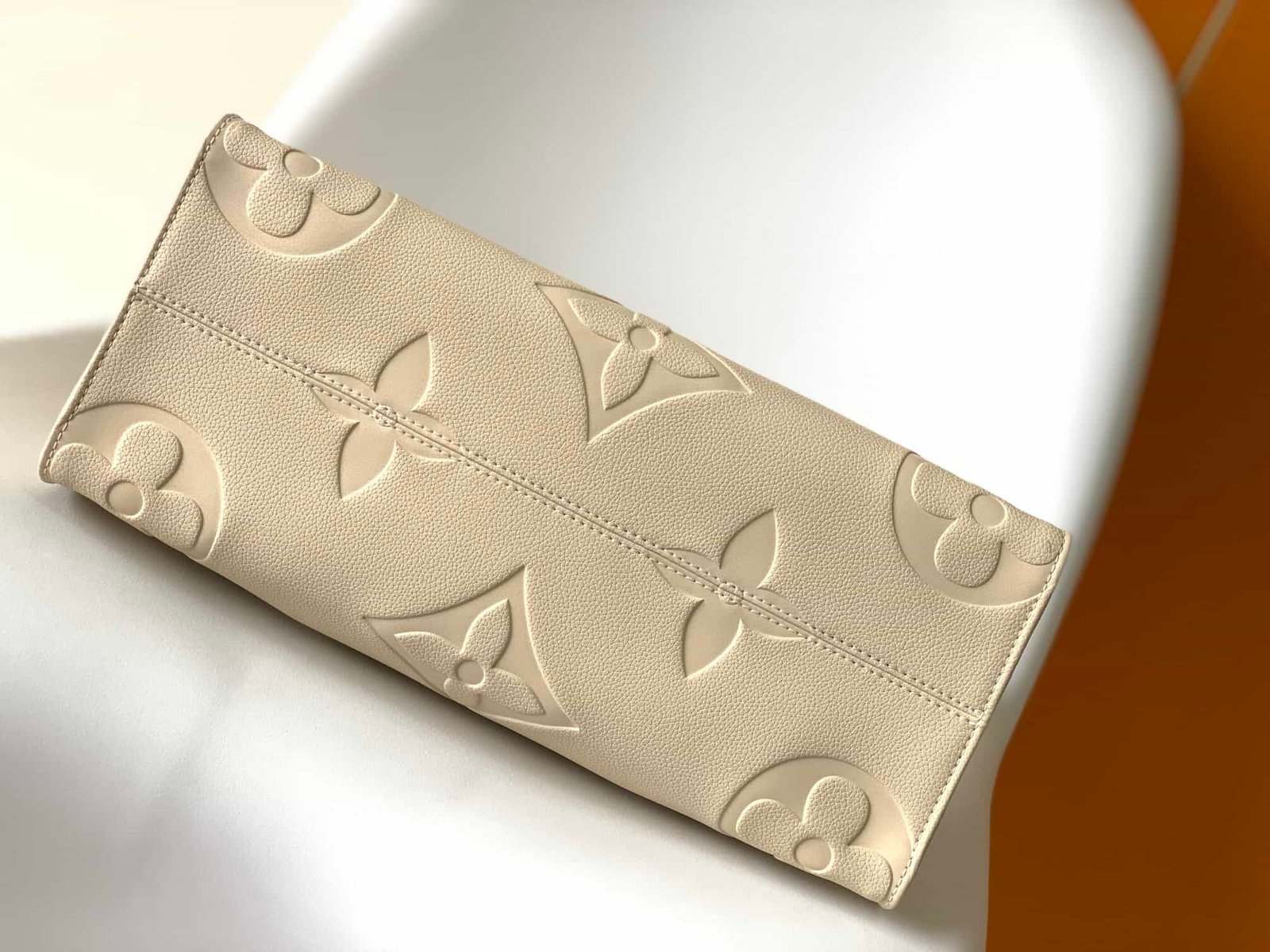 Louis Vuitton OnTheGo Medium Tote bag - White 34597 | Sandra Bags - Image 3