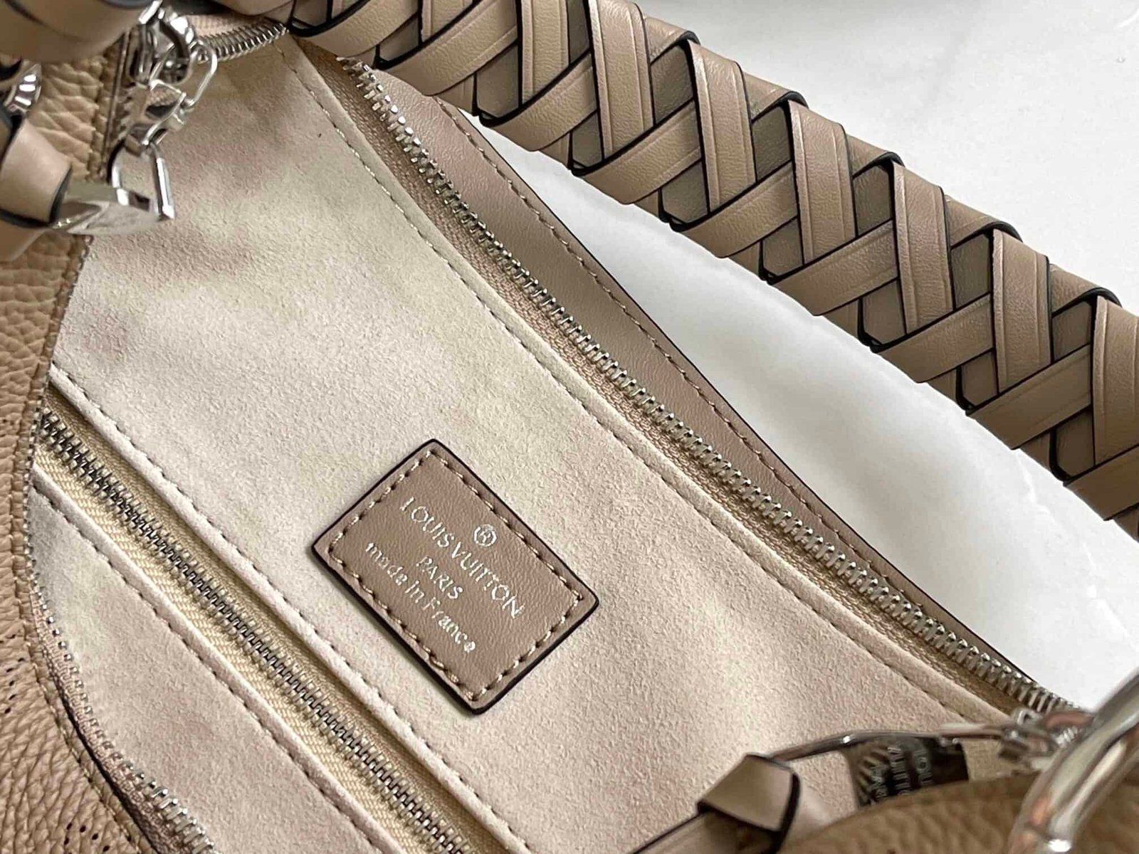 Louis Vuitton Beaubourg Hobo Medium Handbag - Cream 54455 | Sandra Bags - Image 2