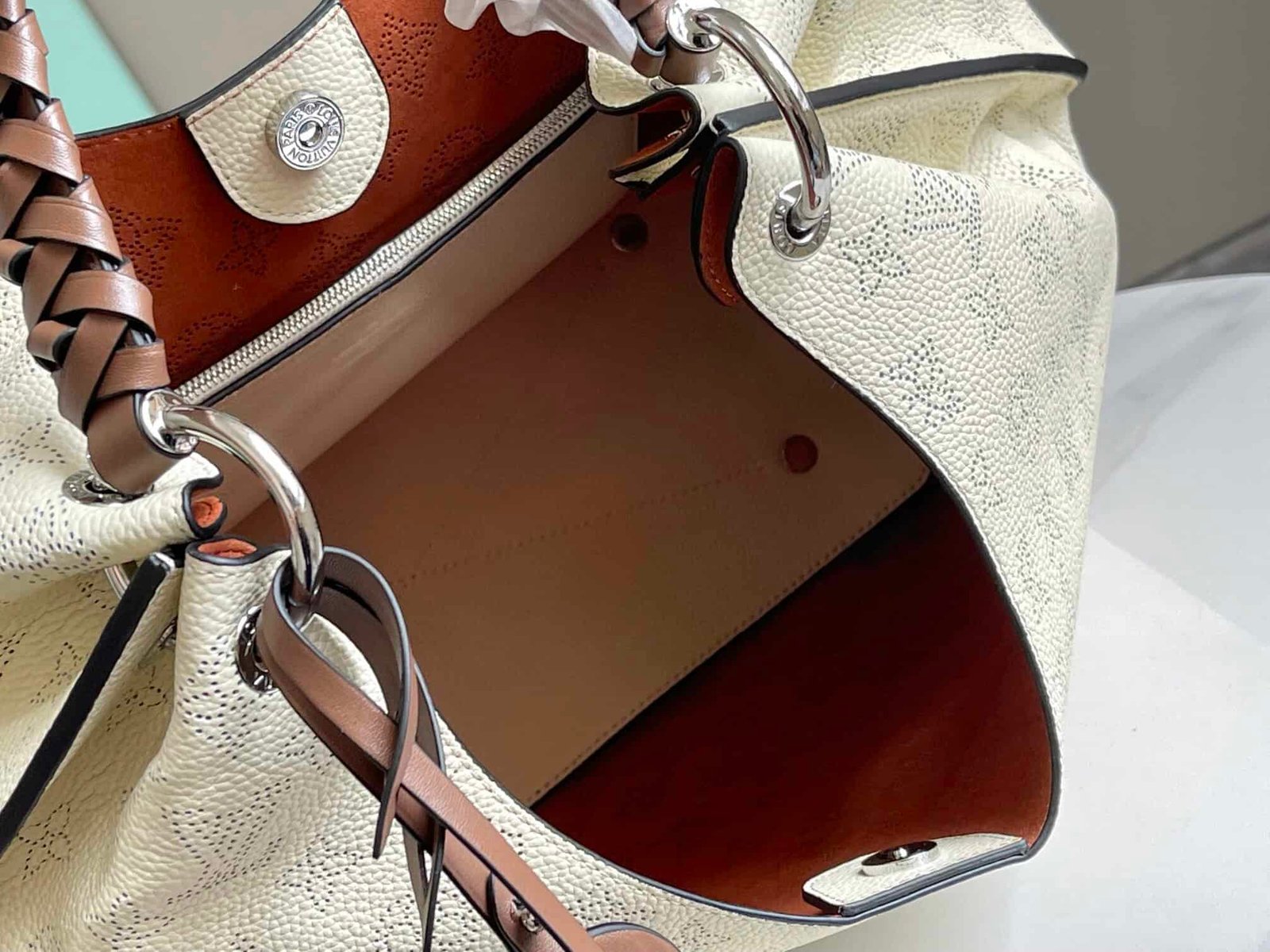 Louis Vuitton Carmel Hobo Tote Handbag - White 84571 | Sandra Bags - Image 2