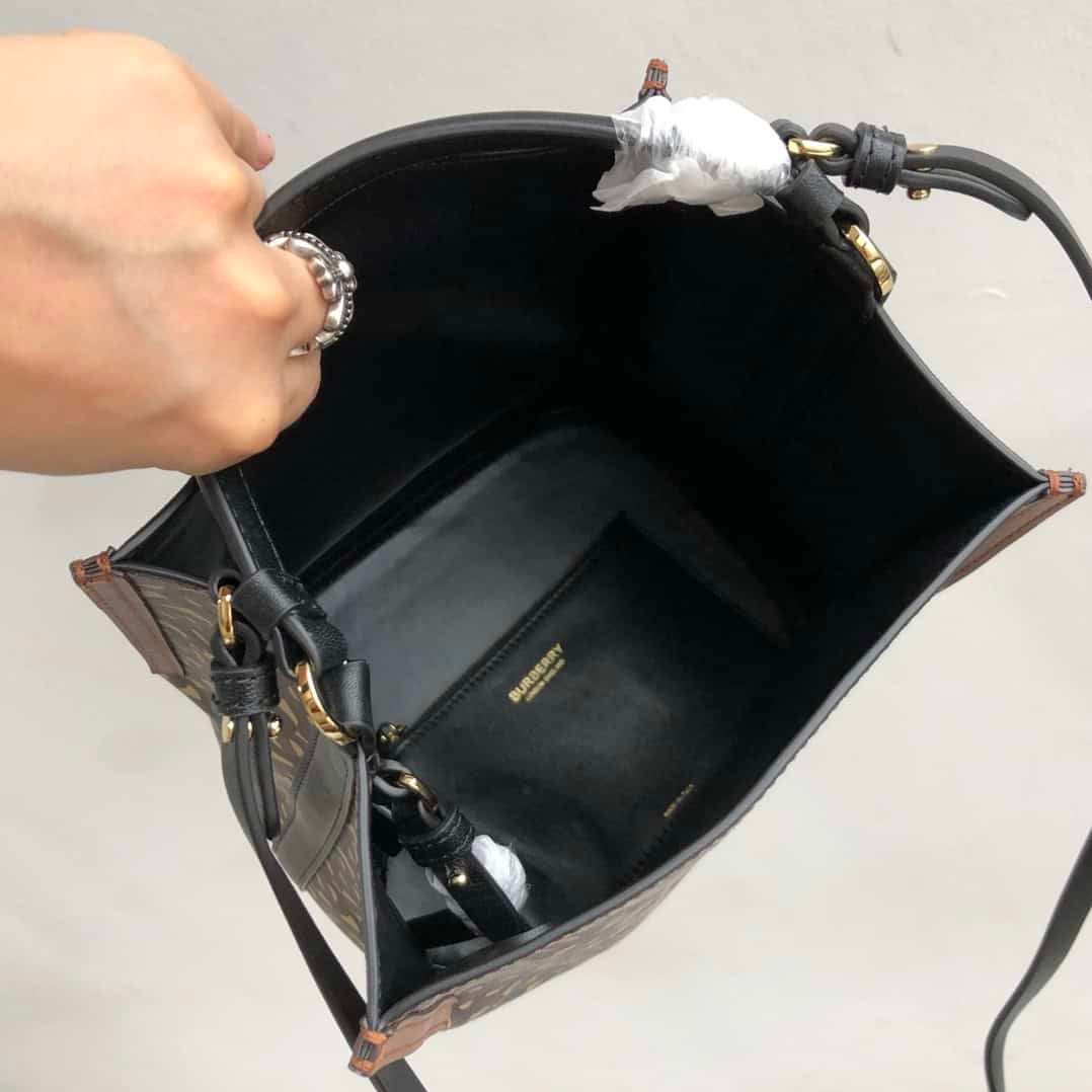 Burberry Elizabeth Bucket Bag 32753 | Sandra Bags - Image 5