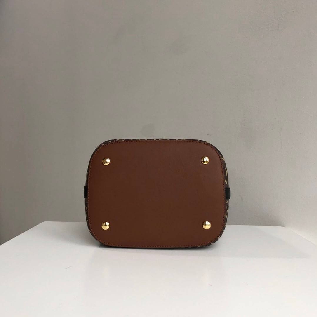 Burberry Elizabeth Bucket Bag 32753 | Sandra Bags - Image 3