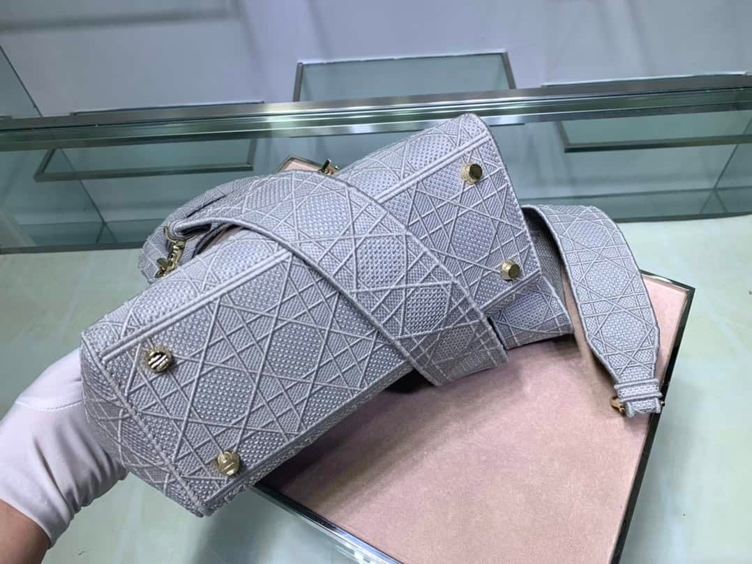 Dior Five-Grid Cannage Pattern D-Lite Handbag - Light Blue 86949 | Sandra Bags - Image 2