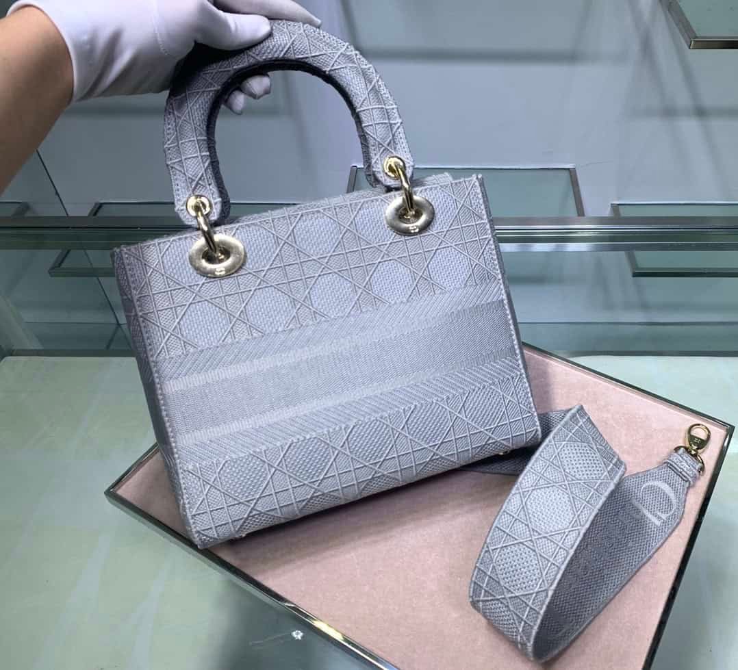 Dior Five-Grid Cannage Pattern D-Lite Handbag - Light Blue 86949 | Sandra Bags - Image 5