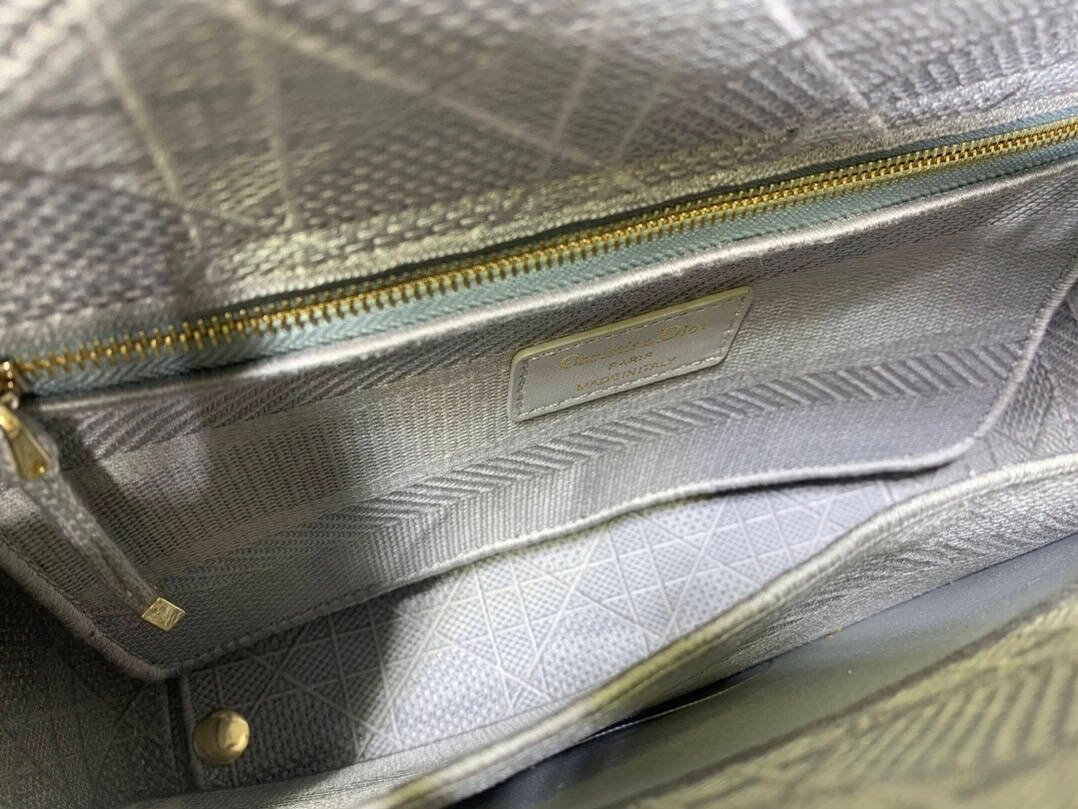 Dior Five-Grid Cannage Pattern D-Lite Handbag - Light Blue 86949 | Sandra Bags - Image 3