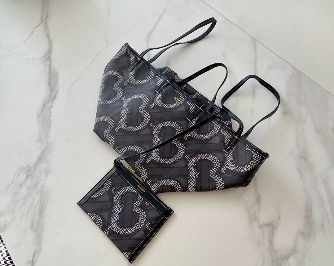 Burberry Beach Tote Bag - Black 33746 | Sandra Bags - Image 4