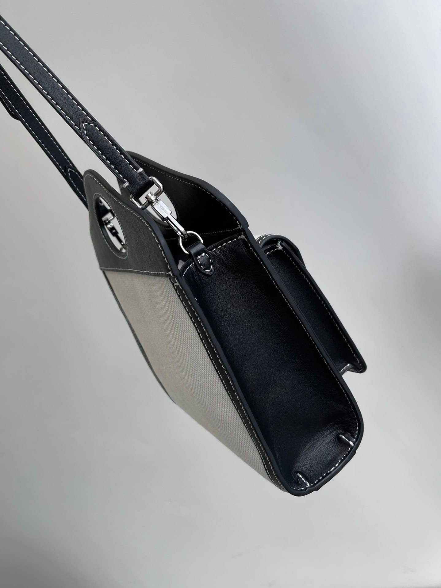Burberry Horseferry Printing Shoulder Bag - Gray 10791 | Sandra Bags - Image 5