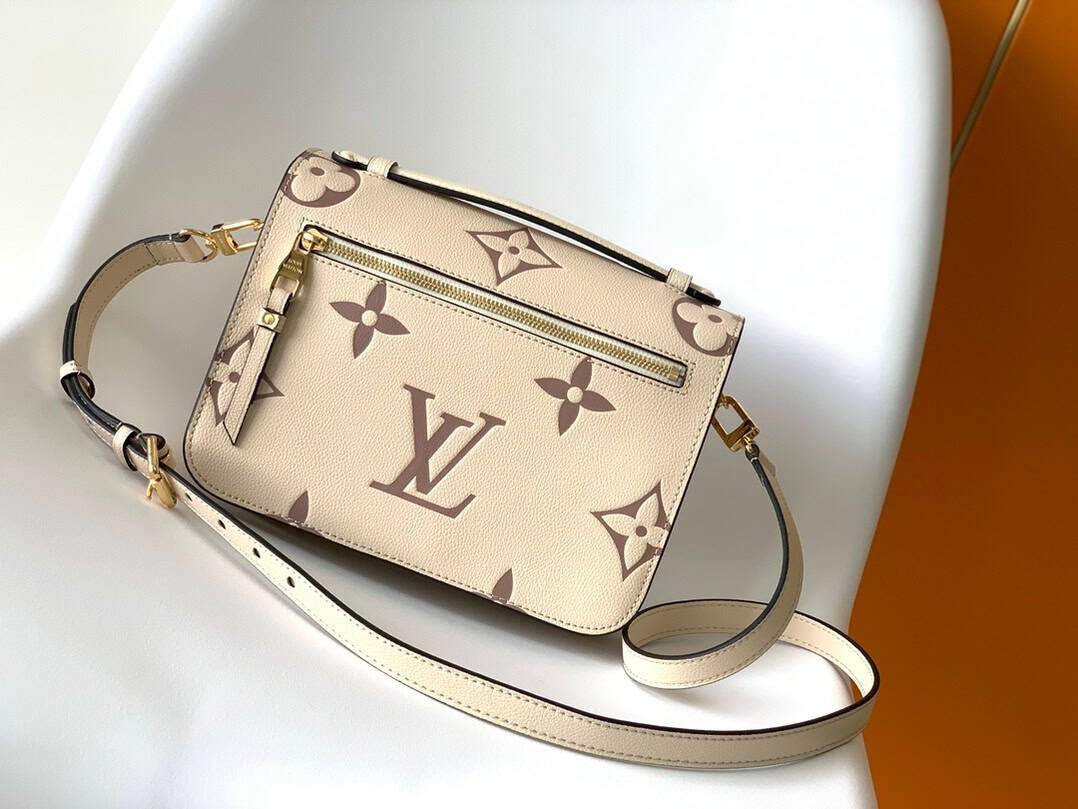 Louis Vuitton Pochette Metis Handbag 42067 | Sandra Bags - Image 4