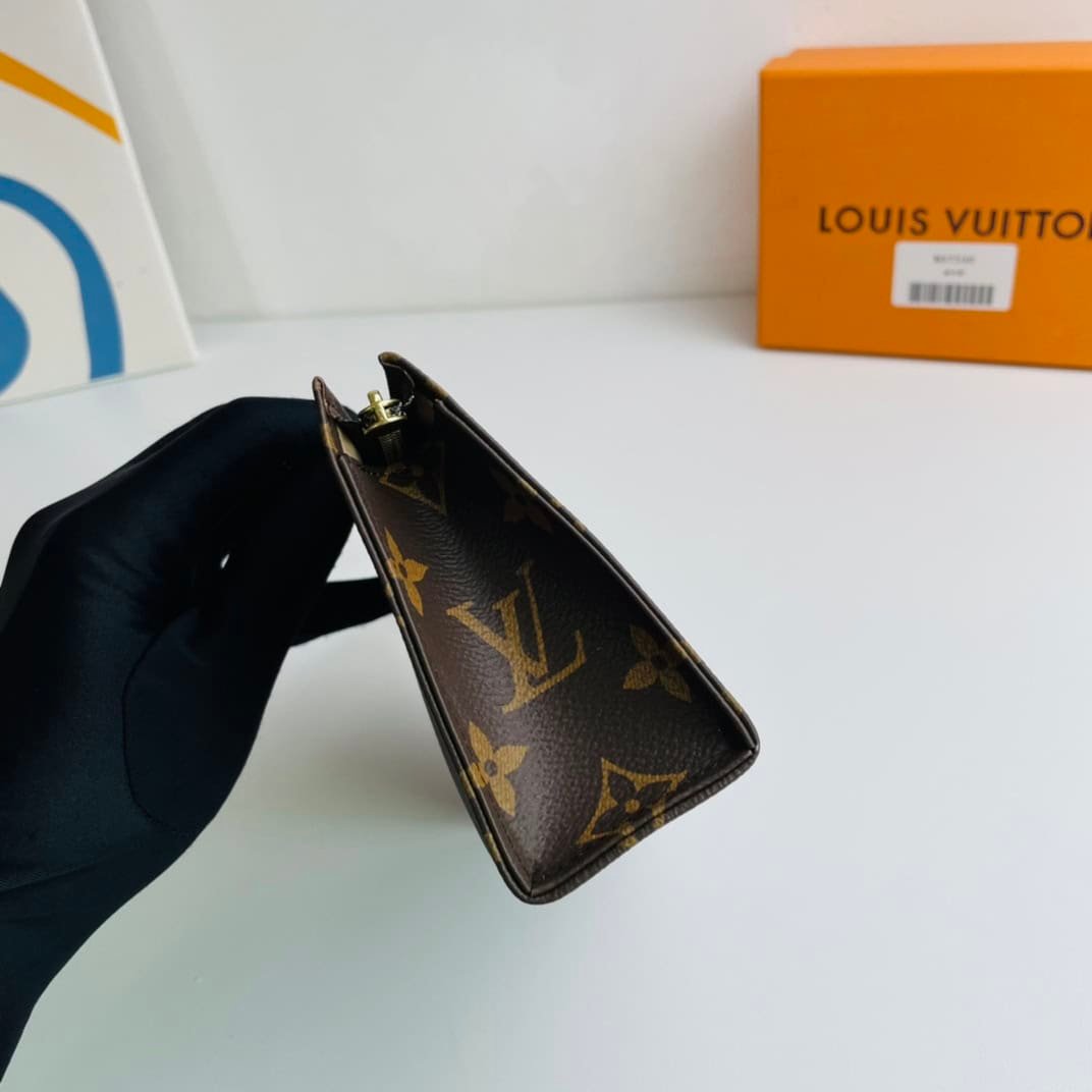 Louis Vuitton Toiletry bag Monogram Canvas Vanity Case 80167 | Sandra Bags - Image 4