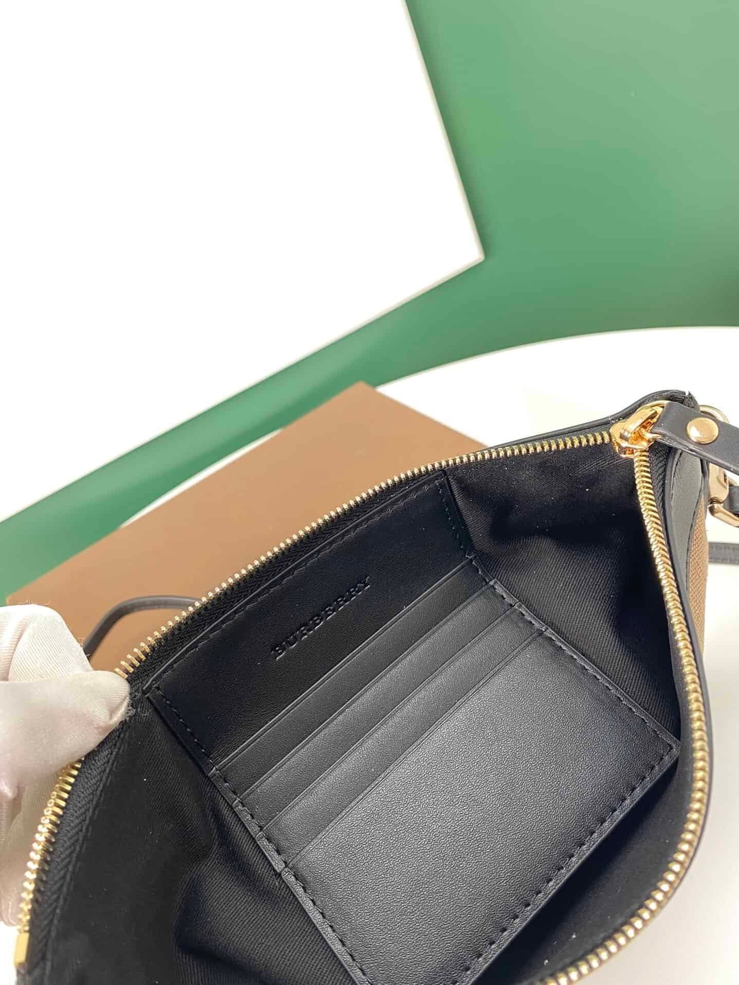 Burberry House Check Crossbody Clutch Bag 44800 | Sandra Bags - Image 3