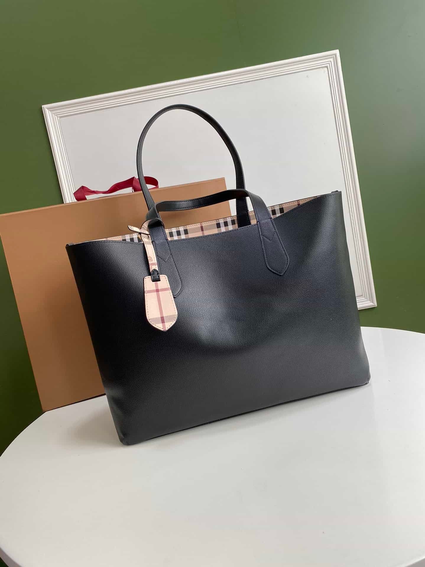 Burberry Ample Double-Sided Shopping Bag - Black 82258 | Sandra Bags - Image 2