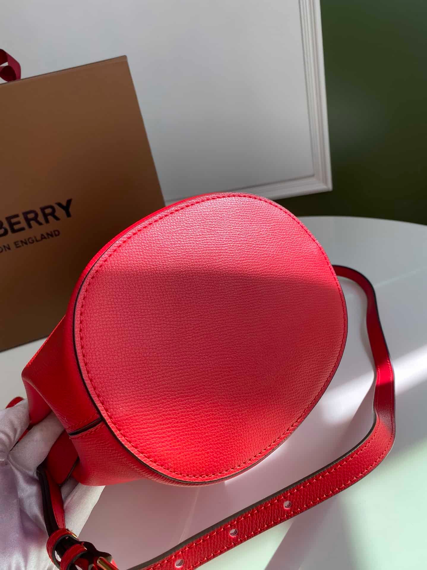 Burberry Women's One Shoulder Messenger Bag - Red 44016 | Sandra Bags - Image 4