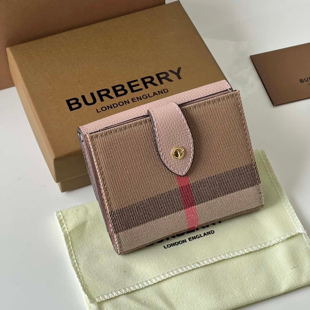 Burberry House Check Pattern Short Wallet - Pink 50361 | Sandra Bags - Image 5