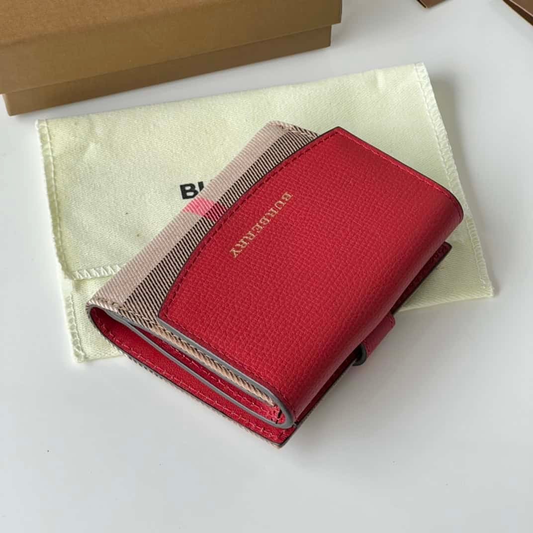 Burberry House Check Pattern Short Wallet - Red 30929 | Sandra Bags - Image 4