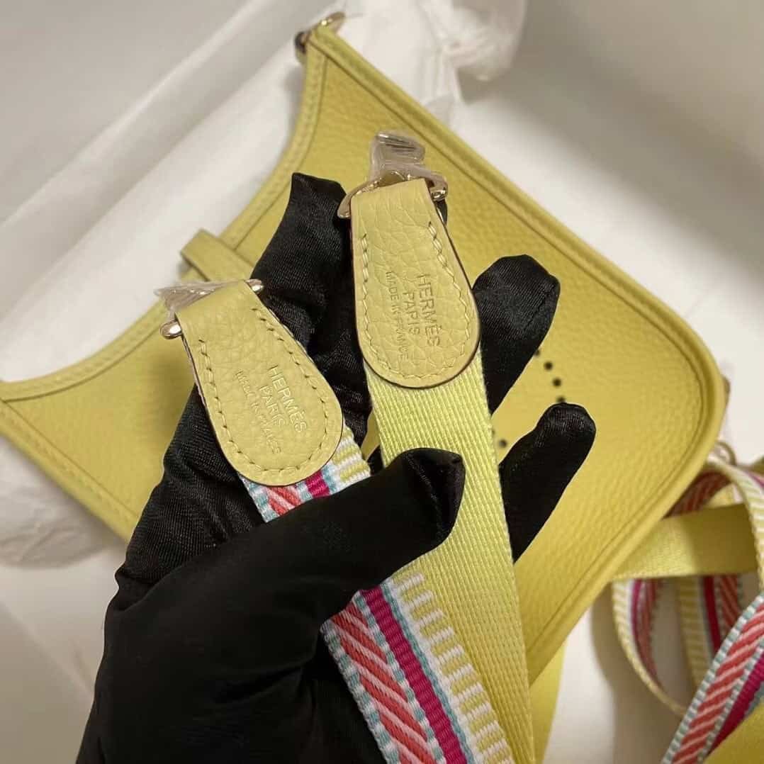 Hermes Evelyne Hollow H Letter Handbag - Light Yellow 80096 | Sandra Bags - Image 4