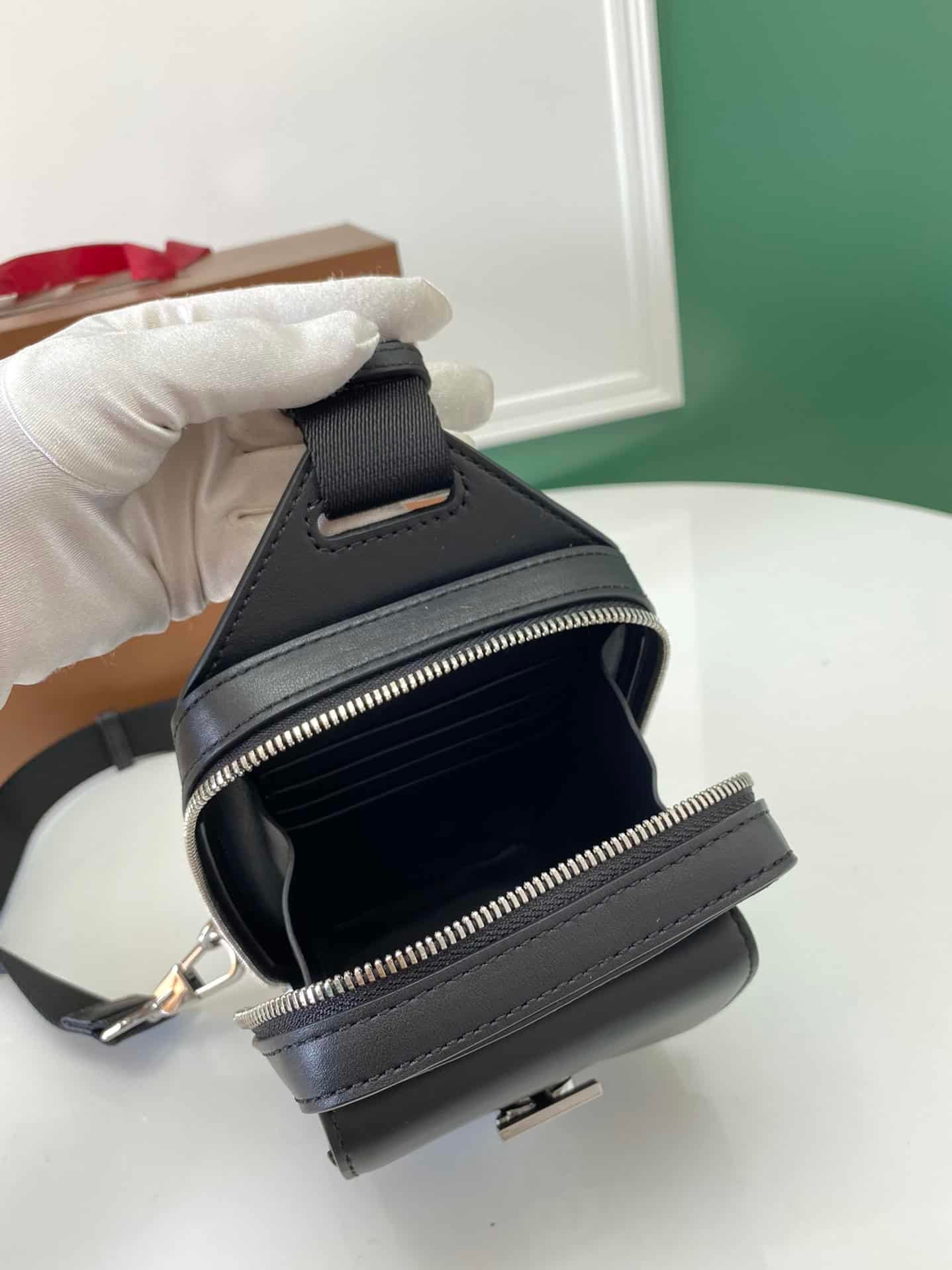 Burberry TB Lock Crossbody Bag - Black 30237 | Sandra Bags - Image 3