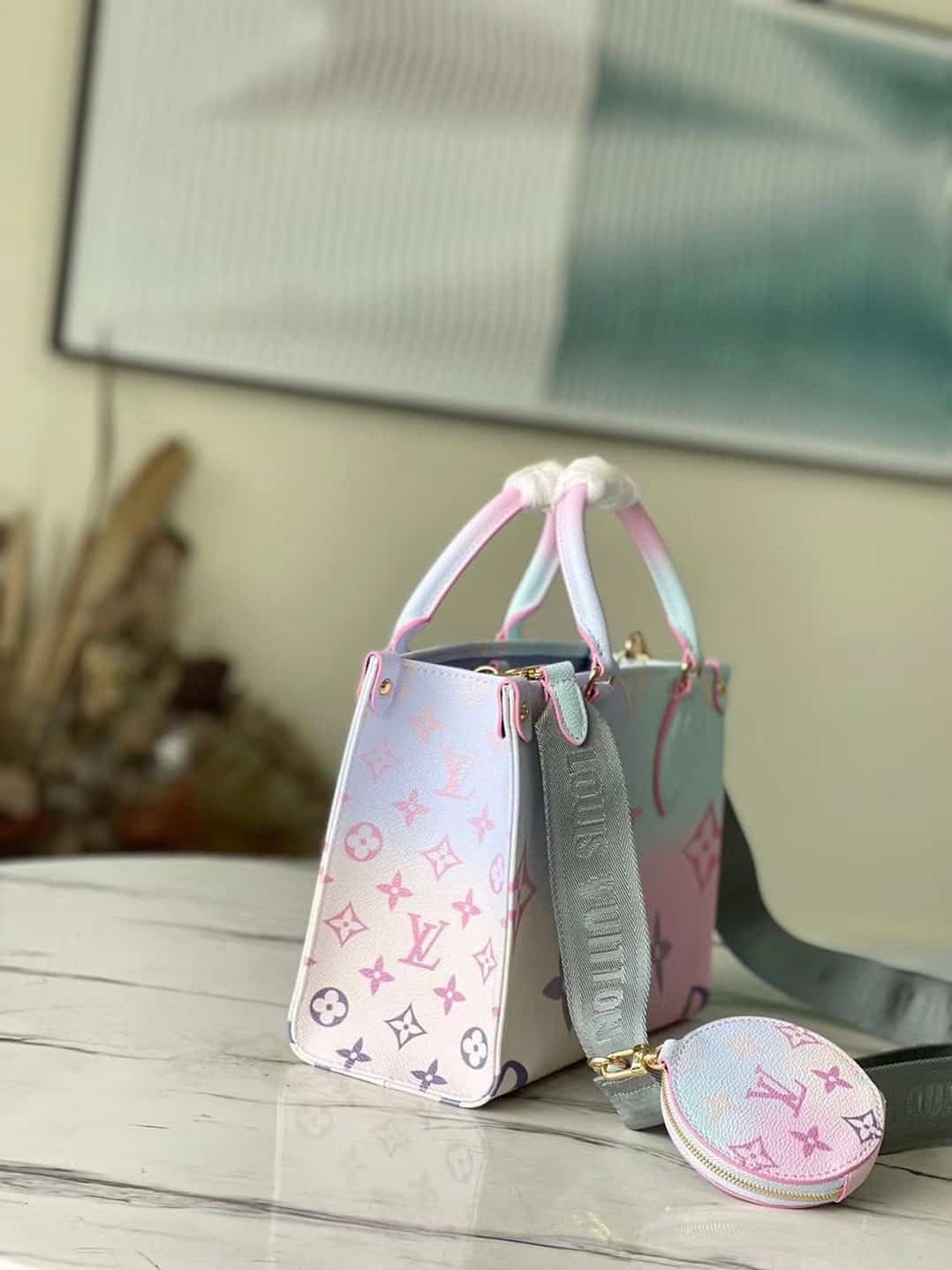 Louis Vuitton OnTheGo Small Handbag - White 57370 | Sandra Bags - Image 5