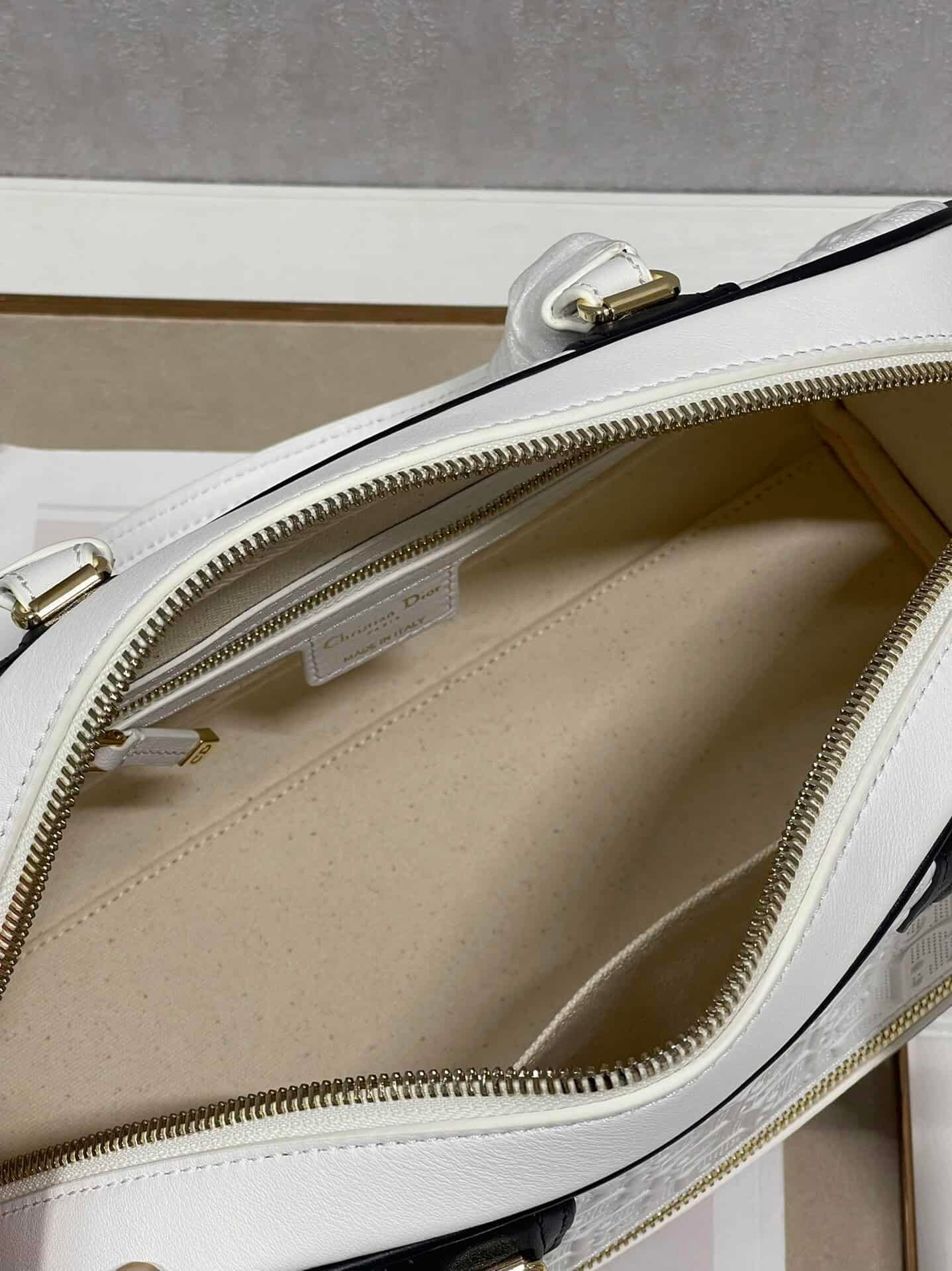 Dior Christian Paris Medium Zipper Handbag - White 64368 | Sandra Bags - Image 3