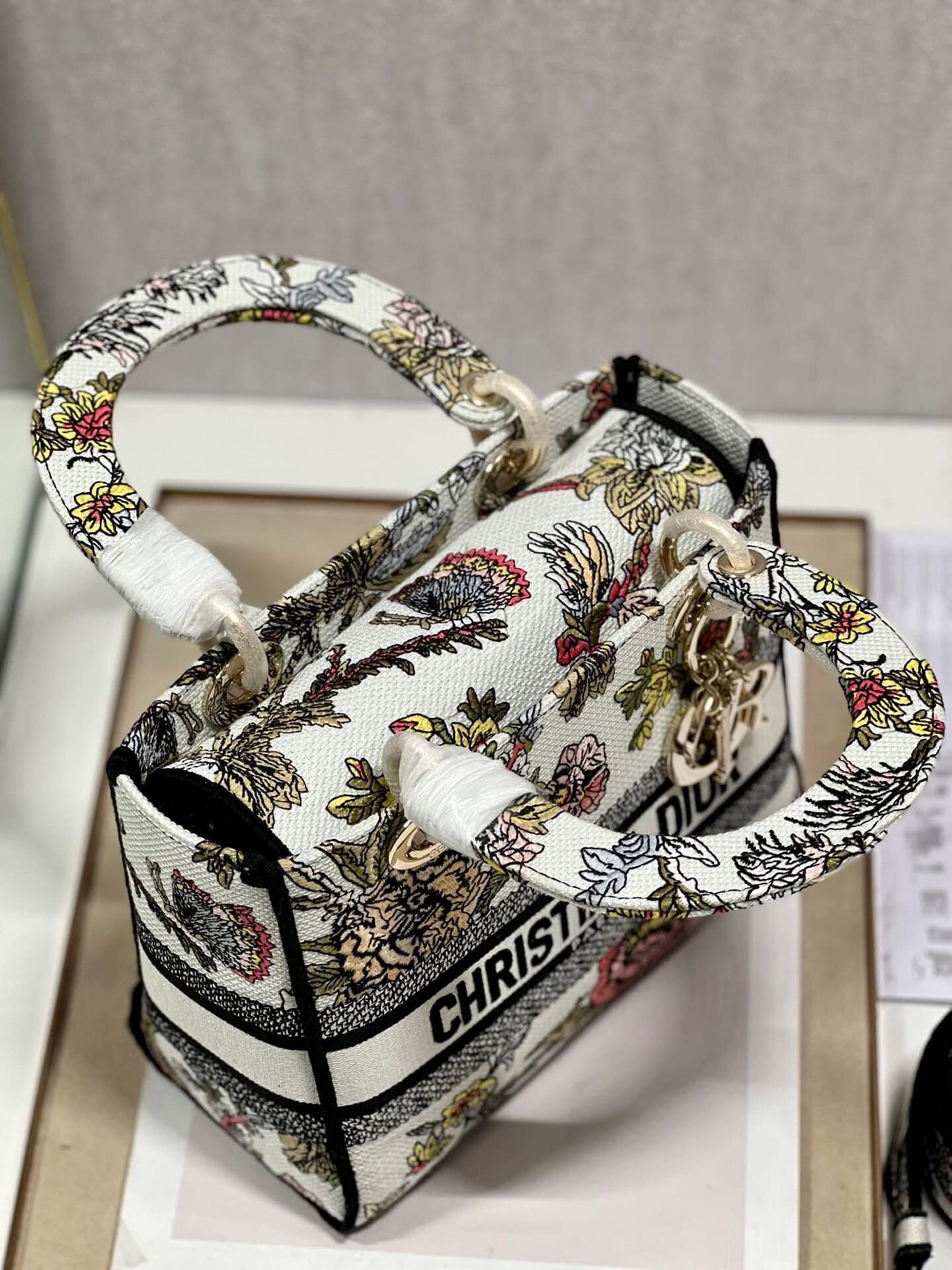 Dior Lᴀᴅʏ Embroidered Concubine Diana Bag - White peony flower 99198 | Sandra Bags - Image 5