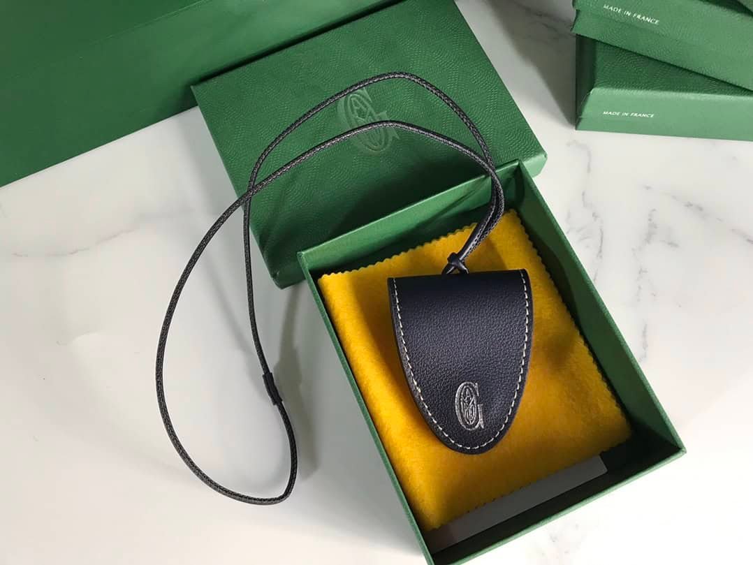 Goyard Sealing Clip - Black 93535 | Sandra Bags - Image 4