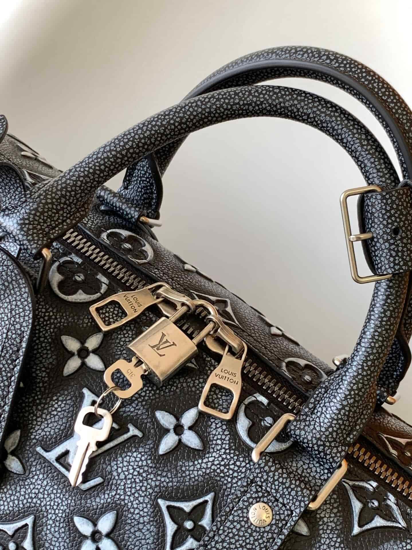 Louis Vuitton Keepall Bandoulière 50 Travel Bag - Black 89000 | Sandra Bags - Image 3