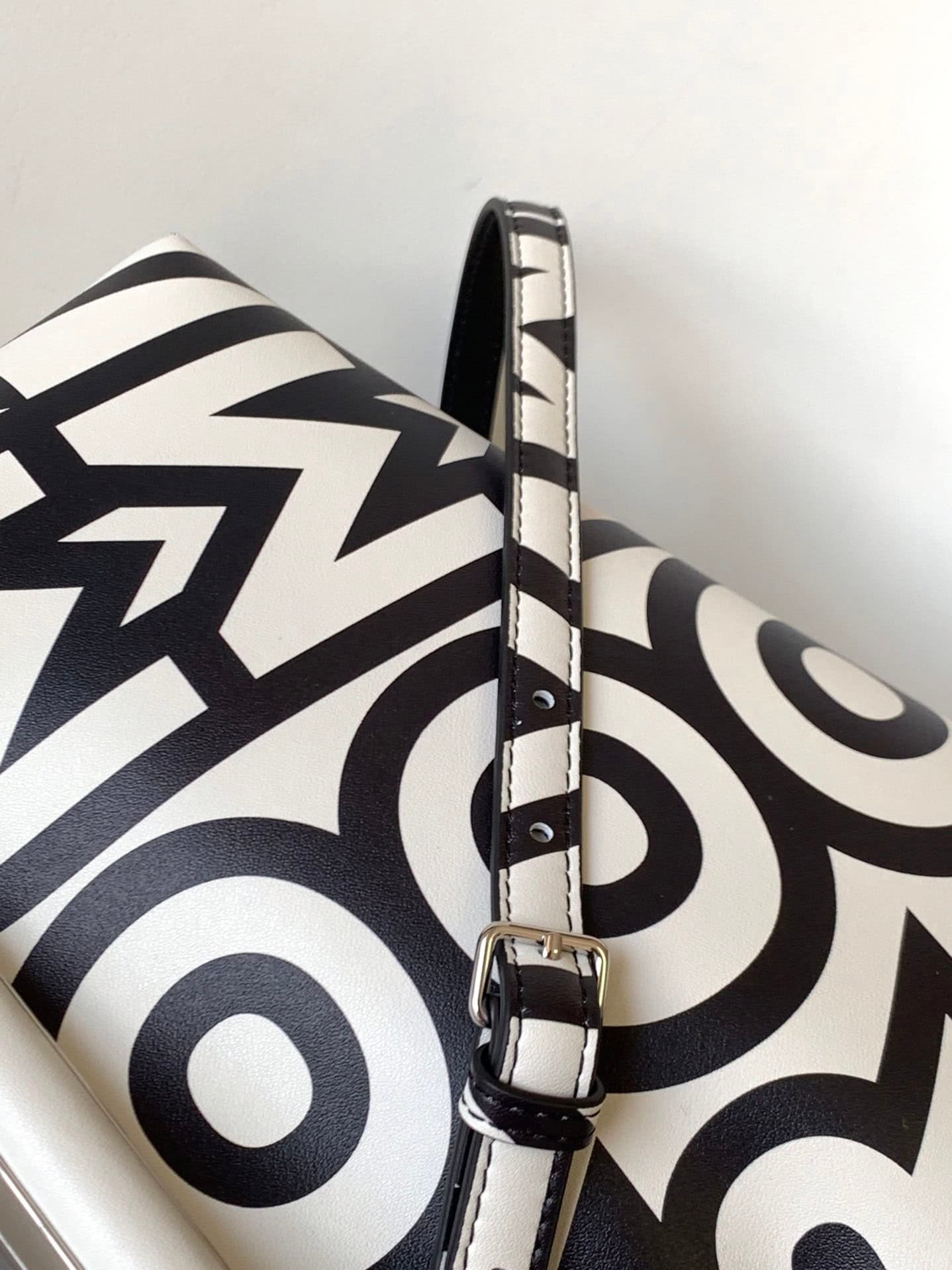 Fendi Roma and Marc HandBag - Black/White 48975 | Sandra Bags - Image 5