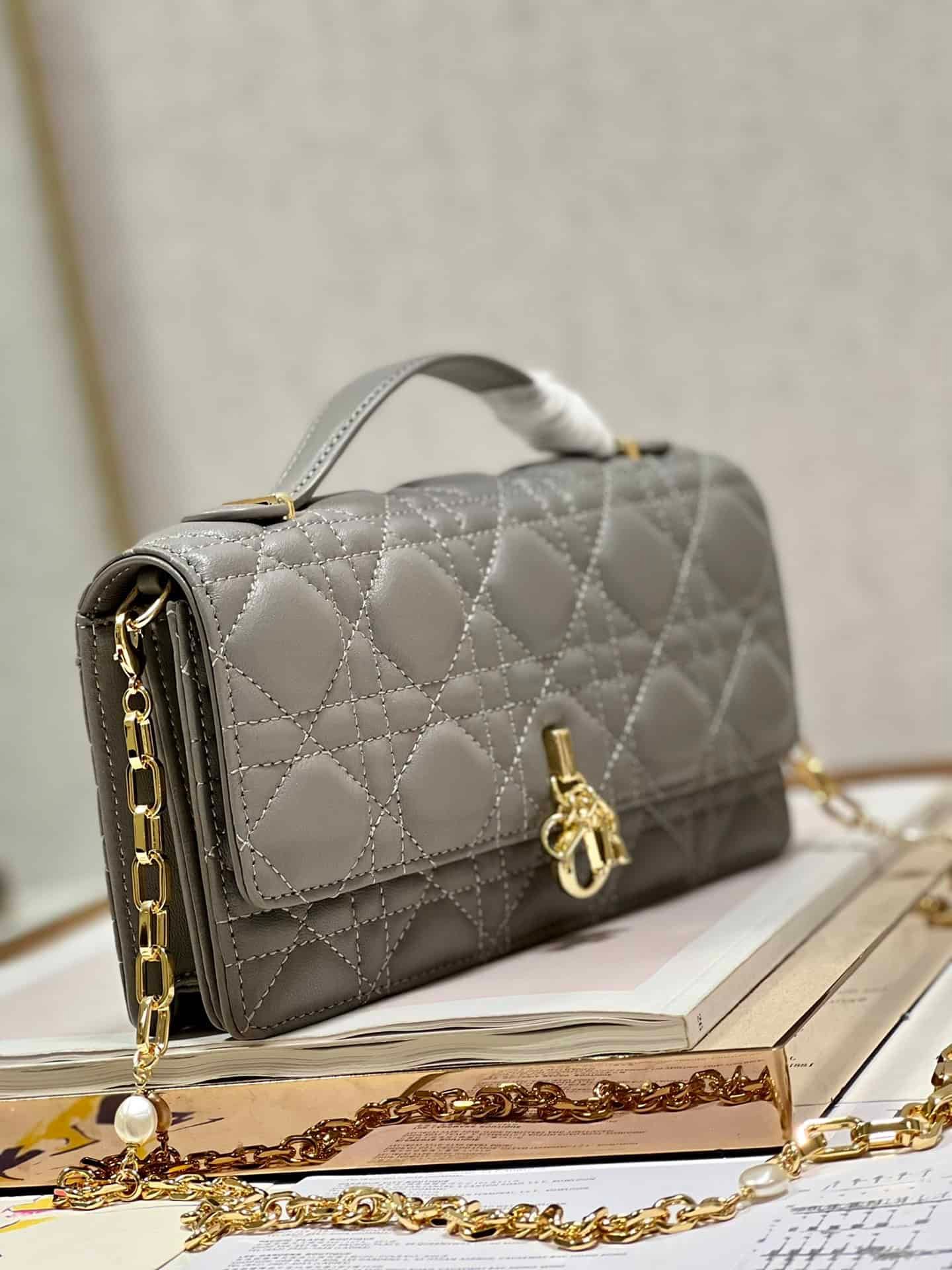 Dior Pearl Clutch - Patent Leather Dark Gray 30718 | Sandra Bags - Image 4