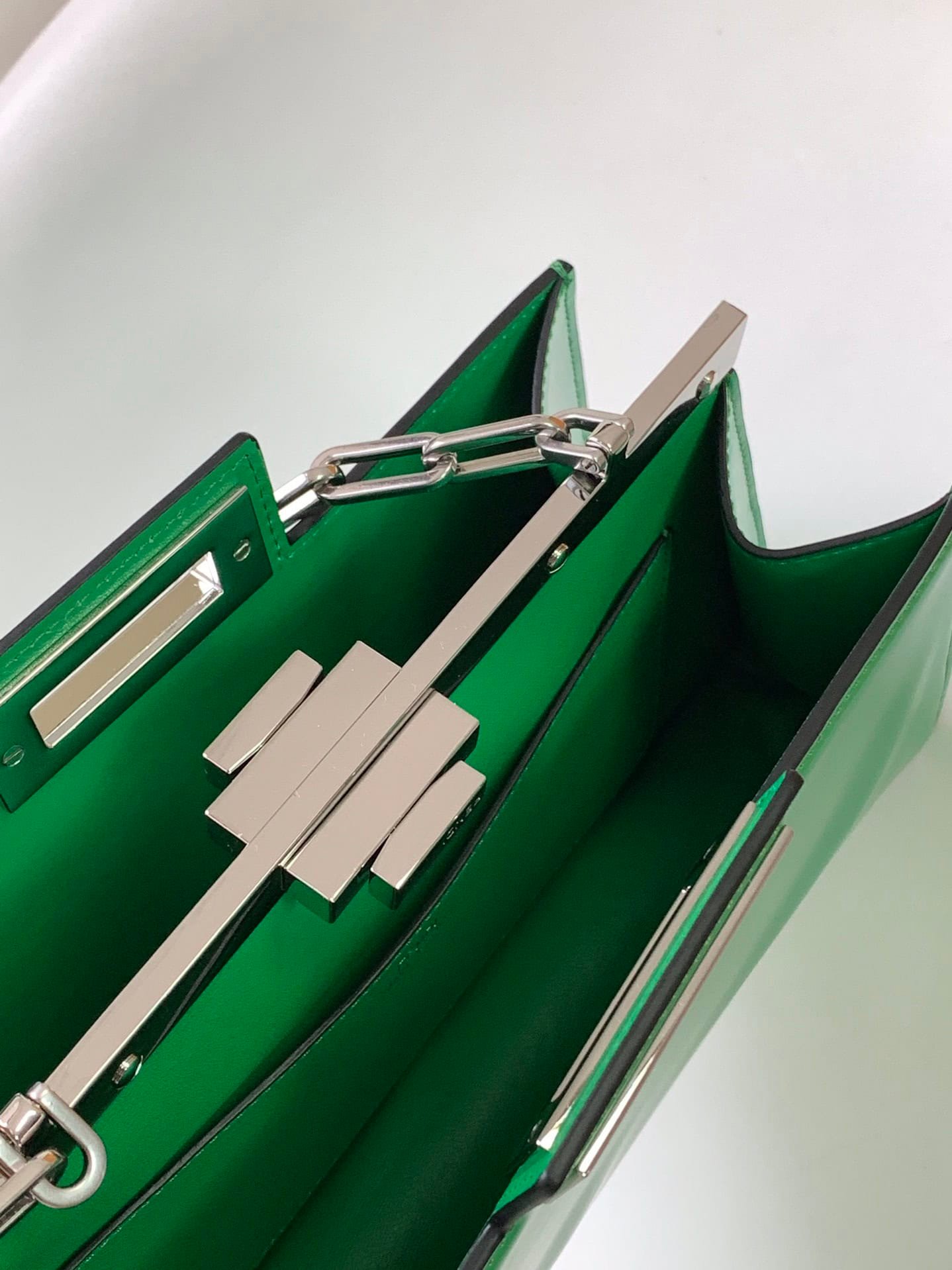 Fendi Peekaboo Cut Medium Bag - Green 32096 | Sandra Bags - Image 4