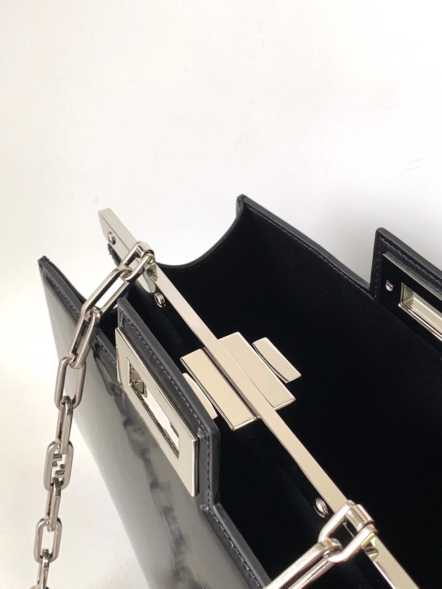 Fendi Peekaboo Cut Medium Bag - Black 30945 | Sandra Bags - Image 3