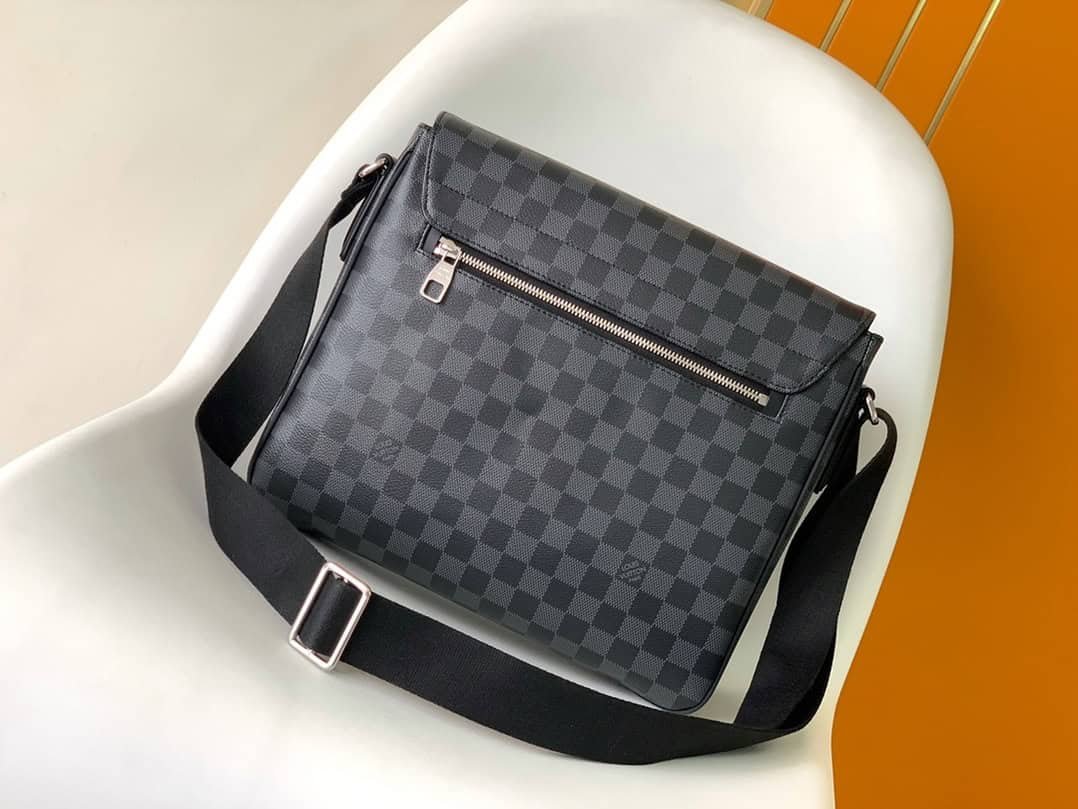Louis Vuitton District Medium Messenger Bag - Gray 69647 | Sandra Bags - Image 4