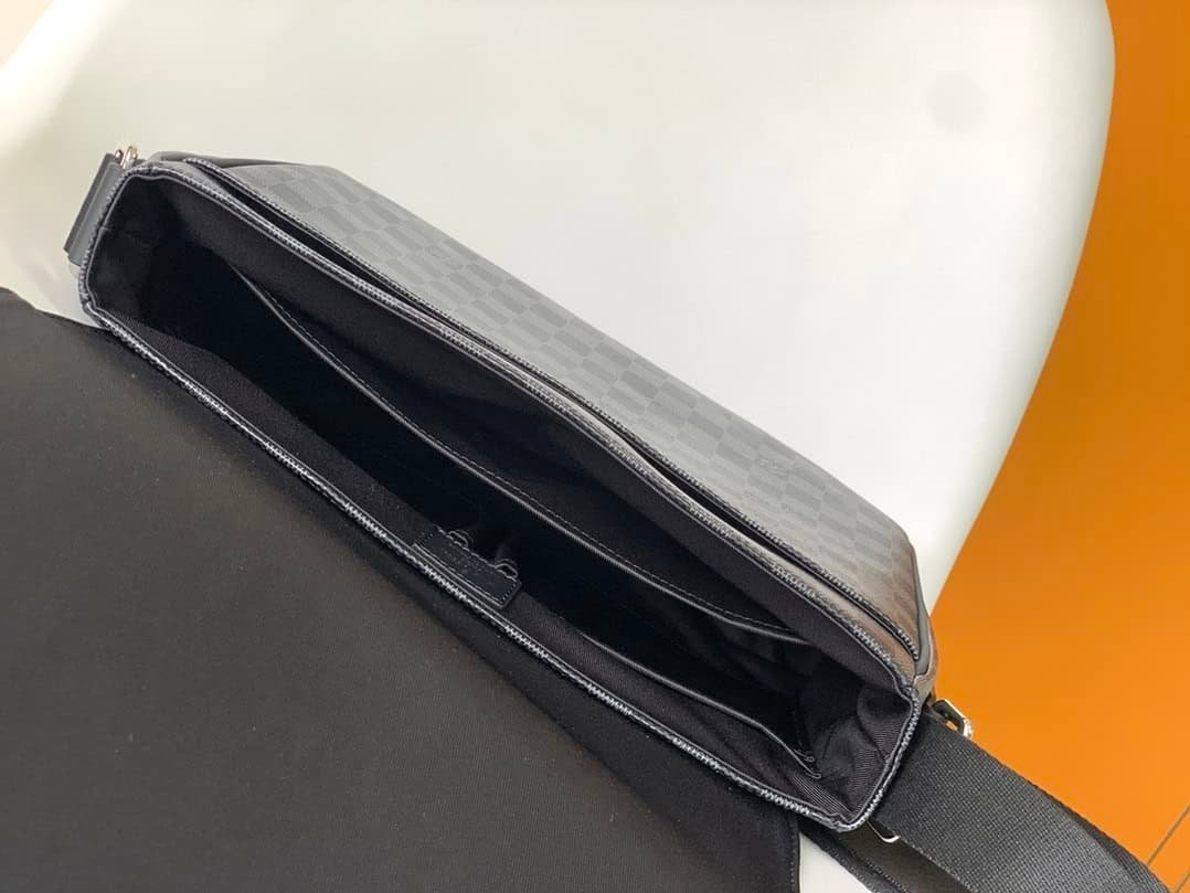 Louis Vuitton District Medium Messenger Bag - Gray 69647 | Sandra Bags - Image 2