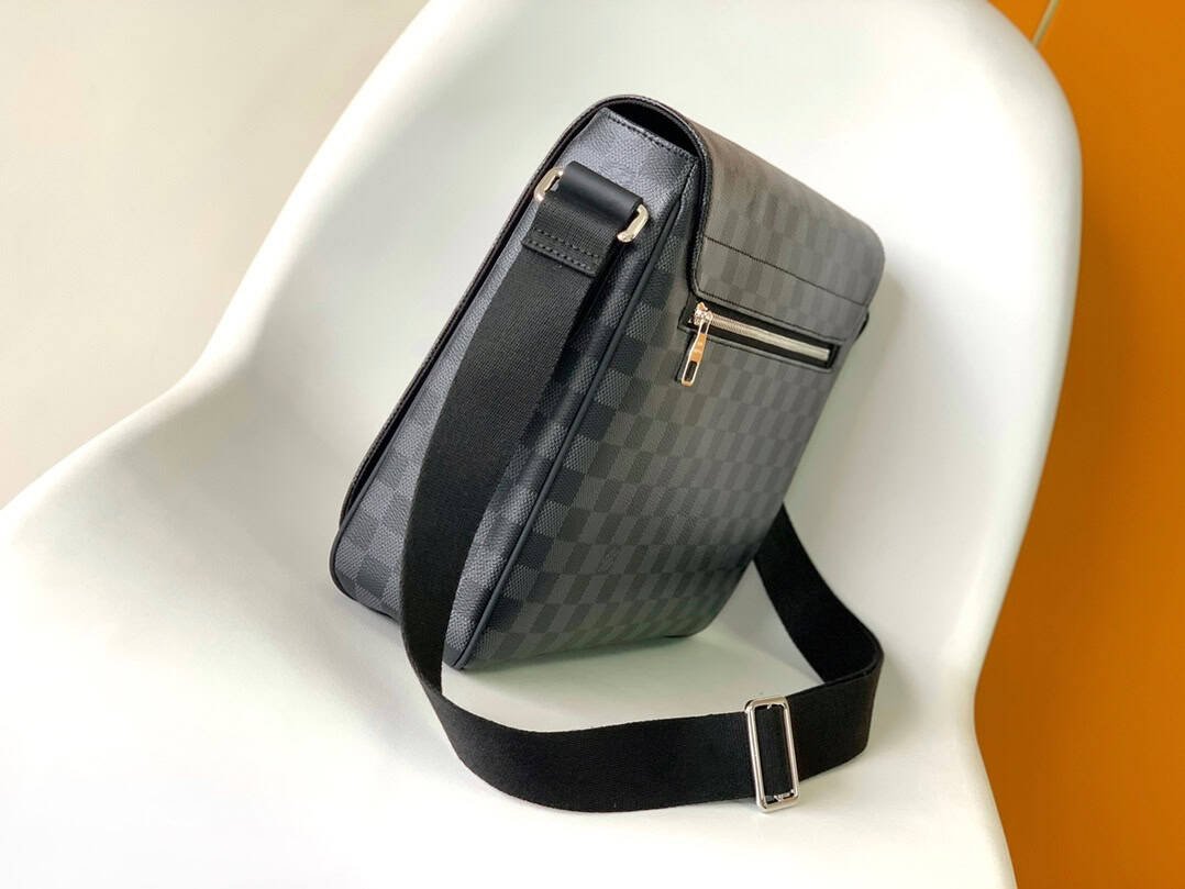 Louis Vuitton District Medium Messenger Bag - Gray 69647 | Sandra Bags - Image 5