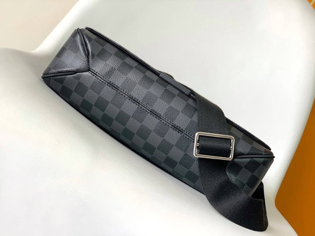 Louis Vuitton District Medium Messenger Bag - Gray 69647 | Sandra Bags - Image 3