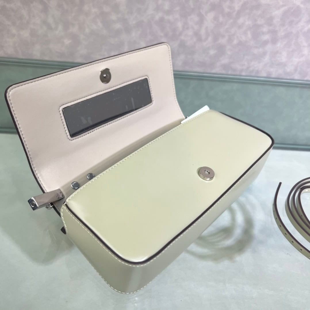 Fendi First Sight Handbag - White 32475 | Sandra Bags - Image 3