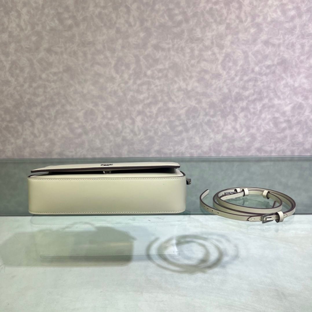 Fendi First Sight Handbag - White 32475 | Sandra Bags - Image 4