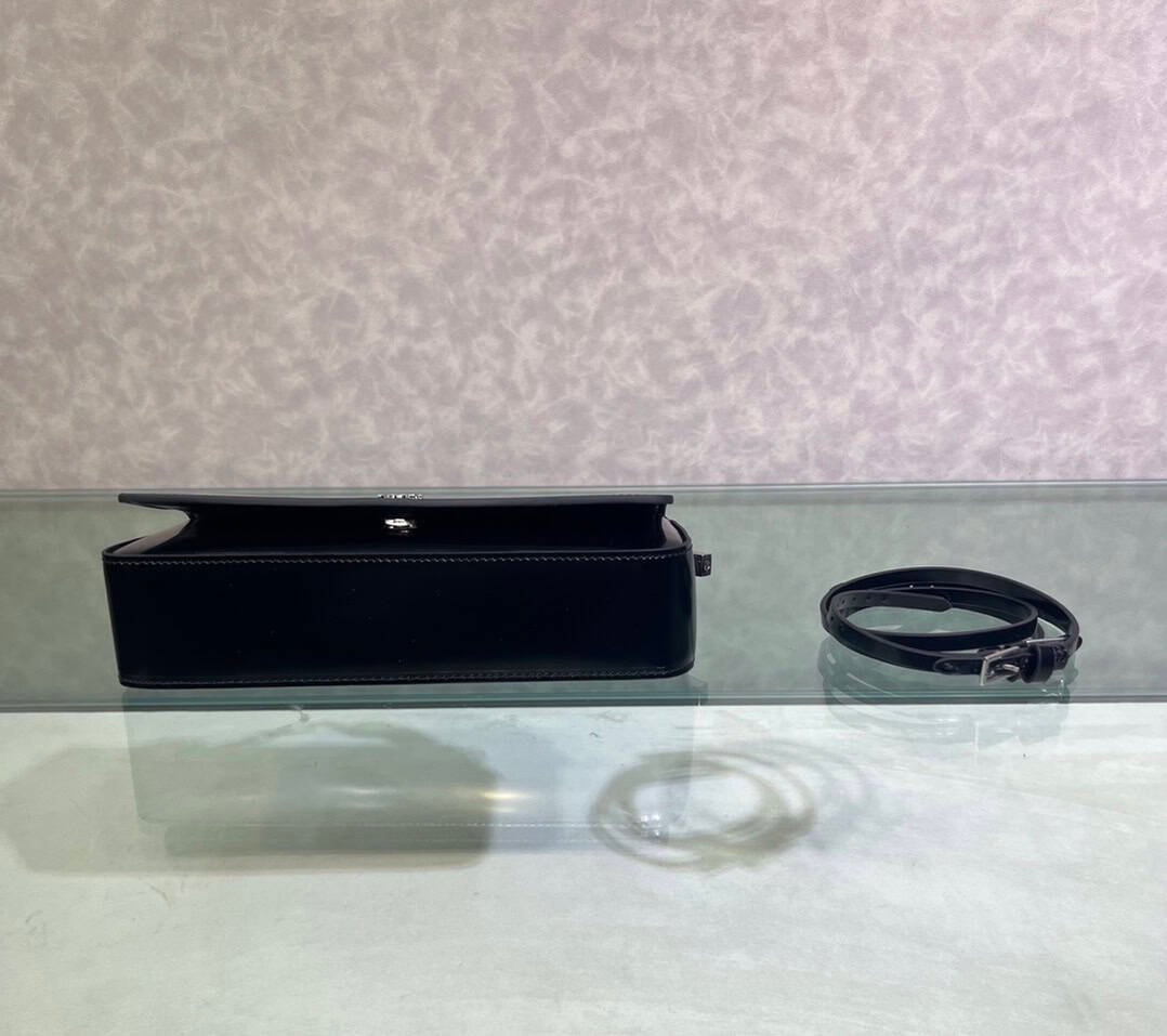 Fendi First Sight Handbag - Black 41089 | Sandra Bags - Image 3