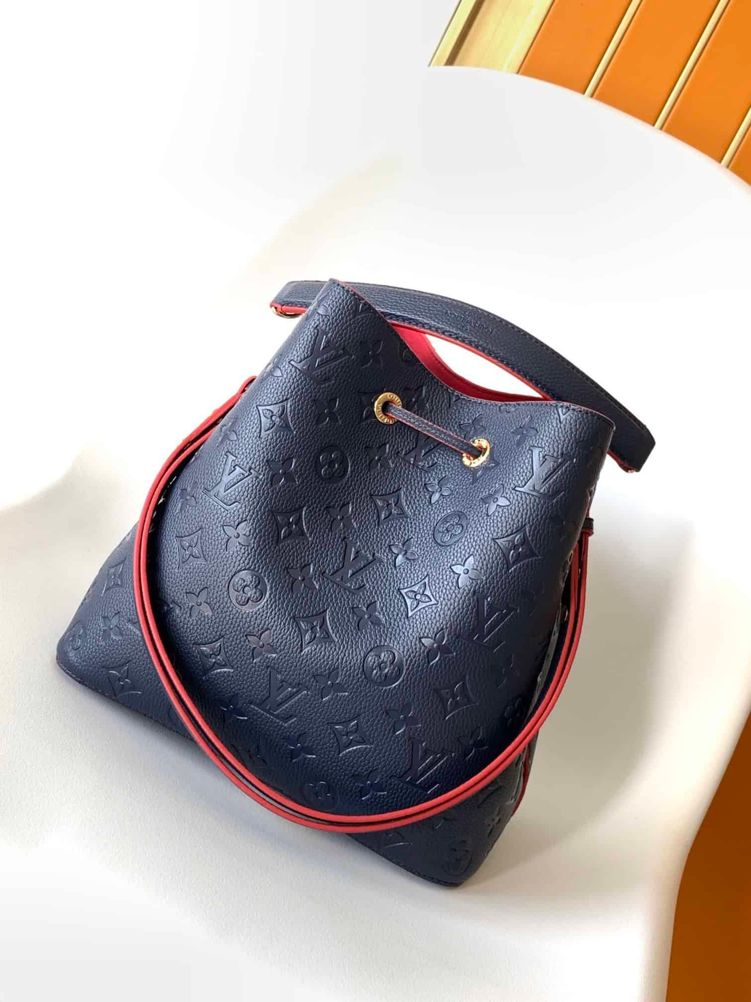Louis Vuitton NéoNoé Medium Bucket Bag - Black/Red 23139 | Sandra Bags - Image 4