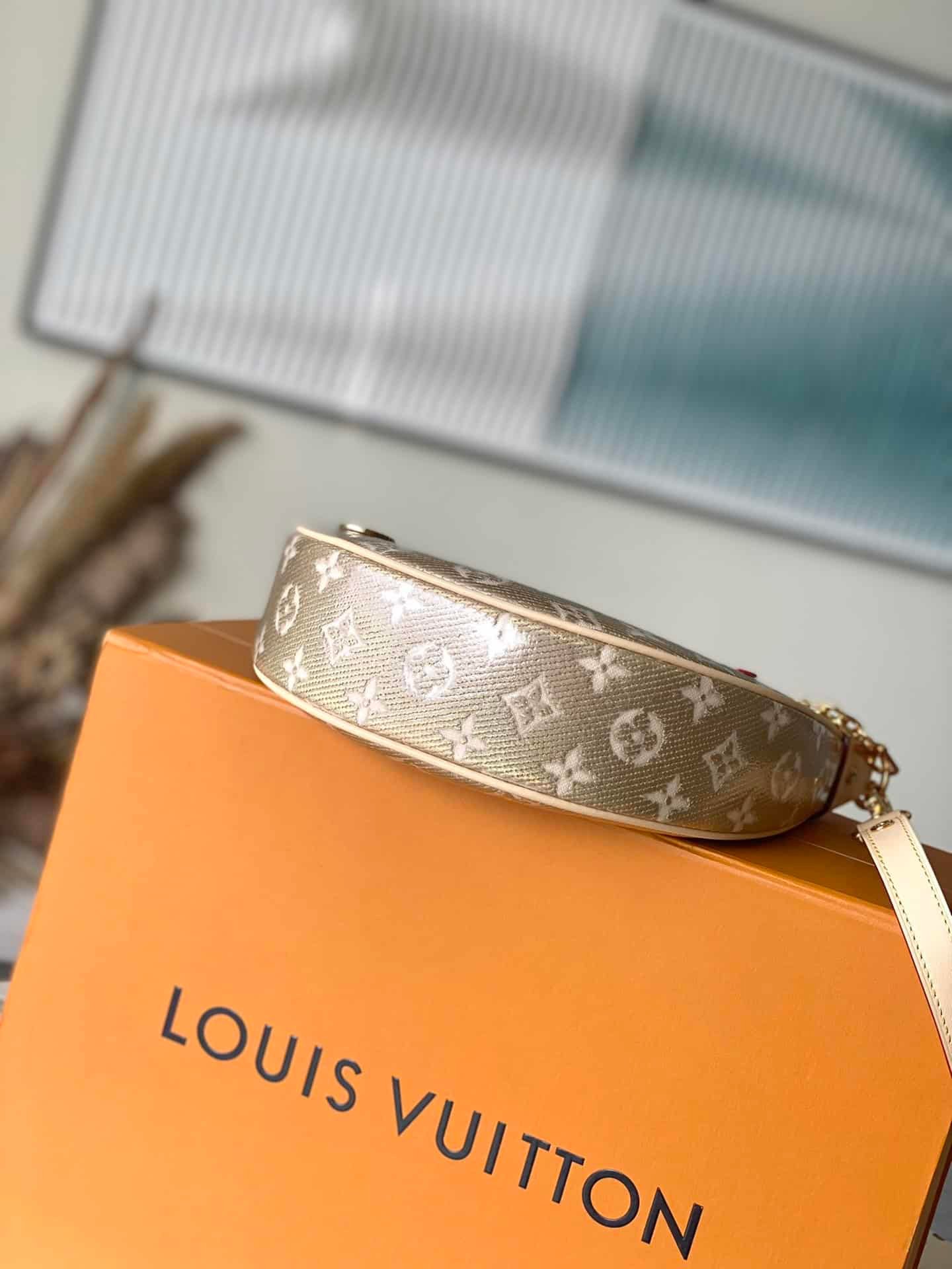 Louis Vuitton Loop Baguette Small Handbag - Gold 10341 | Sandra Bags - Image 3