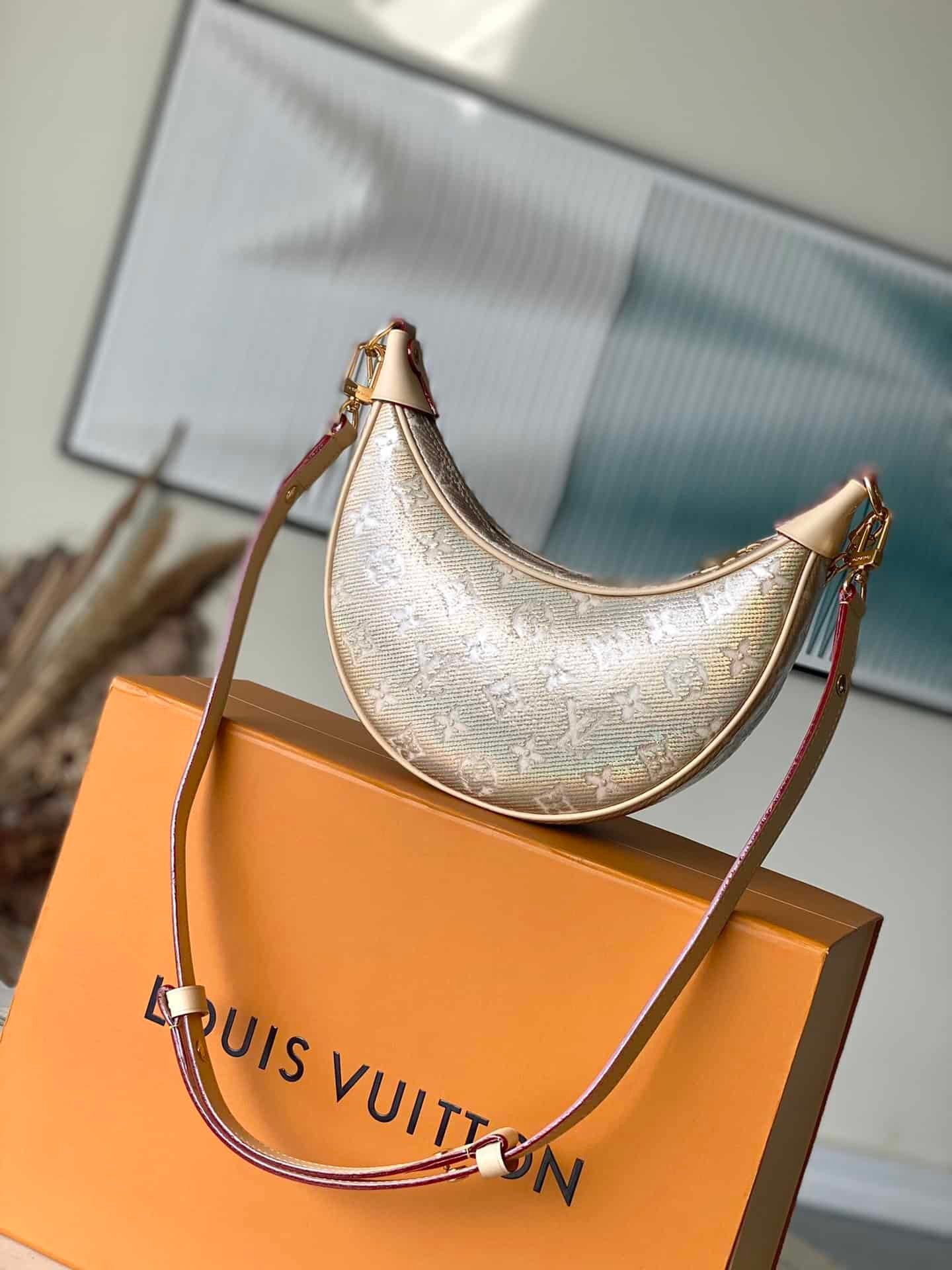 Louis Vuitton Loop Baguette Small Handbag - Gold 10341 | Sandra Bags - Image 4