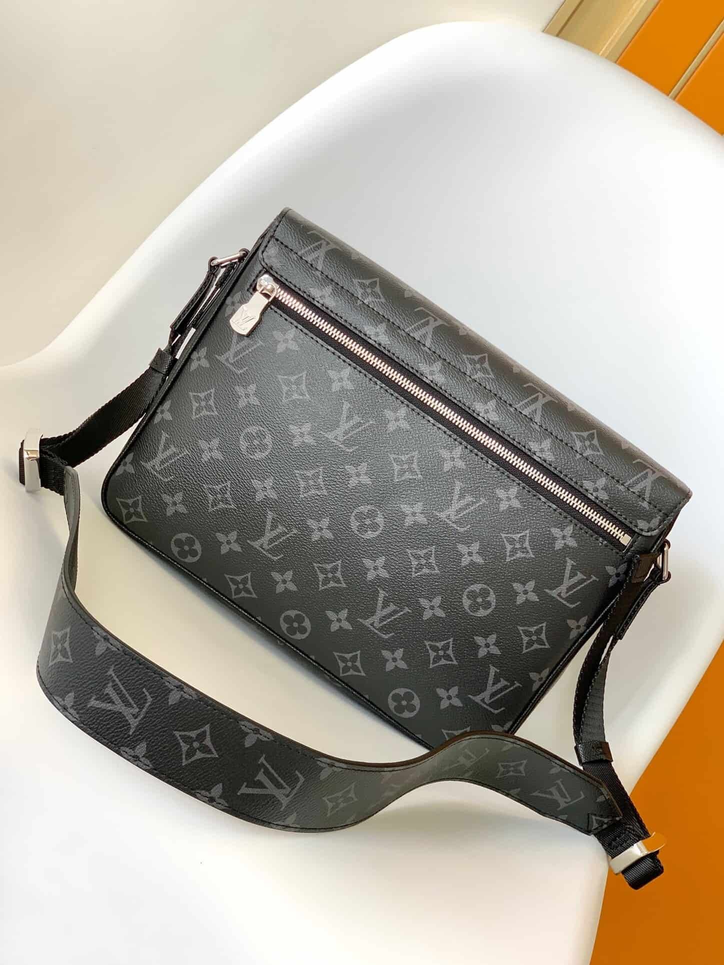 Louis Vuitton Taigarama Messenger Bag - Black 63450 | Sandra Bags - Image 4