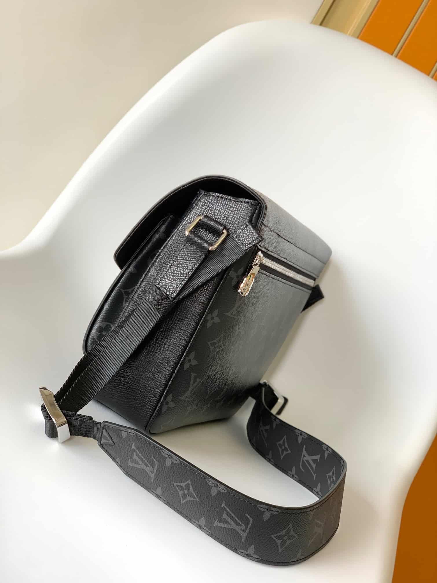 Louis Vuitton Taigarama Messenger Bag - Black 63450 | Sandra Bags - Image 5
