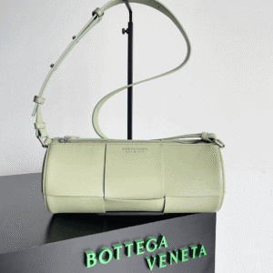 Bottega Veneta Arco Barrel Bag - Off White 23097 | Sandra Bags