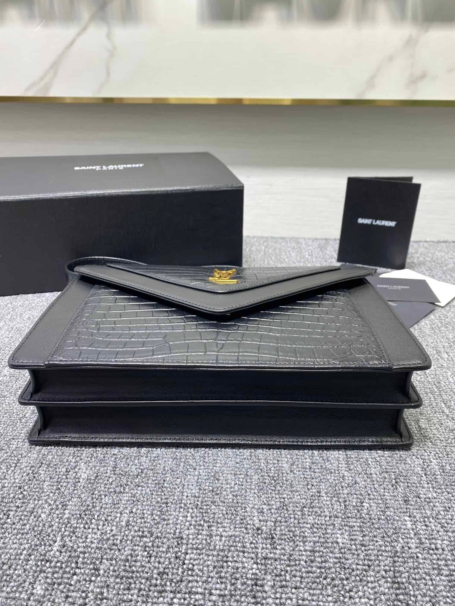 YSL Saint Laurent's Crocodile Pattern Shoulder Bag - Black 82714 | Sandra Bags - Image 4